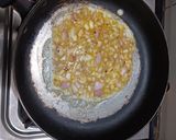 A picture of step 2 of Egg Onion omlette Chapati pizza.