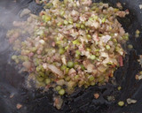 Foto del paso 5 de la receta: Arroz seco de peus de porc y espárragos
