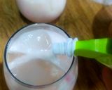 Foto langkah ke 3 dari resep Yakult Strawberry Milk.