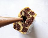Une image de l'étape 12 de Cake marbré léger avec glaçage rocher.