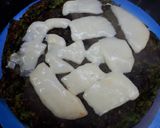 Foto del paso 6 de la receta: Tortilla de espinacas rellena de jamón y queso