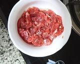 Hình bước làm 2 của món Đọt su su xào tỏi thịt bò