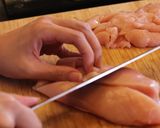Foto langkah ke 1 dari resep Soto Ayam Favorit Anak dan Keluarga: Rebus Ayam CUKUP 2 MENIT SAJA!.