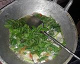 Foto langkah ke 4 dari resep Tumis sawi kemangi.