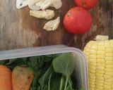 Foto langkah ke 1 dari resep Sayur bening bayam jagung manis.