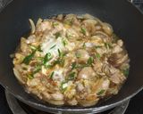 รูปขั้นตอนการทำที่ 4 ของ ข้าวหน้าไก่และไข่แบบญี่ปุ่น (Oyakodon)