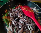 Foto langkah ke 3 dari resep Tongkol Suwir Pedas.