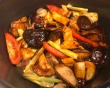 Hình bước làm 5 của món Rau củ kho nấm (vị bò kho) chay