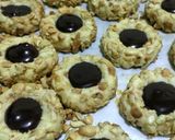 Foto langkah ke 8 dari resep Choco Peanut Thumbprint Cookies.