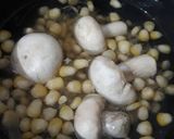 A picture of step 4 of Boiled mushroom Corn soup.