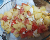 Foto del paso 5 de la receta: Ensalada de patata, tomate y huevo con atún 