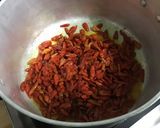 Une image de l'étape 4 de Sauces aux trois piments, coriandre et radis noir.
