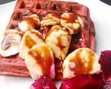Foto langkah ke 5 dari resep Waffle buah naga madu manis.