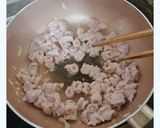 Hình bước làm 3 của món Lòng xào dưa chua