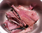Foto del paso 1 de la receta: Cazuela de Ventresca de bonito, con tallarines partidos y patatas
