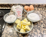 Foto del paso 1 de la receta: Pastel de mantequilla, fécula de patata y almendras