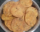 A picture of step 3 of મેથી મઠરી.