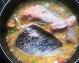 Foto langkah ke 5 dari resep Sup Kepala Salmon.