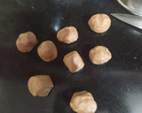 A picture of step 5 of Leopard print Bread.