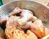 Foto langkah ke 1 dari resep Ayam Kecap Pedas Manis Daun Jeruk extra Telur.