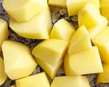 Foto del paso 1 de la receta: Bolitas de patata 🥔, queso 🧀 y especias🧂 en freidora de aire