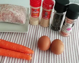 Foto del paso 1 de la receta: Hamburguesa de pollo y zanahoria con guarnición de setas y bacon