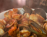 Foto del paso 3 de la receta: Cazuela de mariscos en tomatada