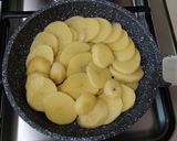 Foto langkah ke 1 dari resep Potato Omelette.