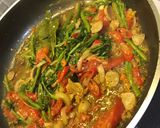 Foto langkah ke 3 dari resep Tumis kangkung bakso.