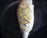 Foto del paso 5 de la receta: Breca torrada a la plancha con vuelco de tomates cherrys marina