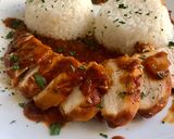 Omlós, fűszeres csirkemell pikáns szószban recept fázis 4 fotója