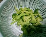 Foto langkah ke 1 dari resep Tongkol suwir campur simpel.