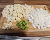 Foto del paso 1 de la receta Estofado de pollo tinto a las finas hierbas con patatas