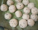 Foto langkah ke 2 dari resep Bola bola nasi.