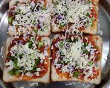 બ્રેડ પીઝા (Bread Pizza Recipe In Gujarati) રેસીપી સ્ટેપ1ફોટો