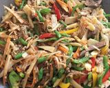 A picture of step 3 of Drunken Noodles with Glass Noodles (Pad Kee Mao Woon Sen).