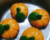Hình bước làm 3 của món Bánh bí đỏ nhân dừa