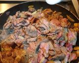 Foto langkah ke 2 dari resep Tumis Daging Saos Tomat dan Wortel.