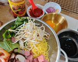 Gambar langkah 1 resipi 👩‍🍳Mee Goreng Cendawan Sosej.