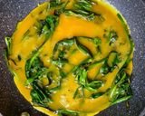 Foto del passaggio 4 della ricetta Frittata di erba cipollina