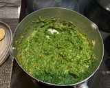 A picture of step 3 of Spinach saag.