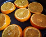 صورة لخطوة 3 من وصفة كيكة البرتقال 🍊🍊 المقلوبة مع الصوص البرتقالي