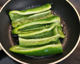 Foto del paso 3 de la receta: Pincho de Boquerones fritos con Pimiento verde asado