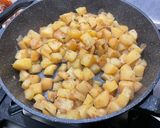Une image de l'étape 13 de Pommes de terre rouges sautées ail, oignon et herbes aromatiques.