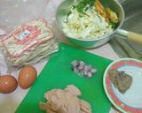 Foto langkah ke 3 dari resep Kwetiaw goreng(sosis, telur)(simple&enak).