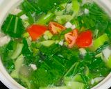 Foto langkah ke 3 dari resep Sup Bening Tahu Sawi.
