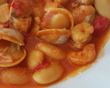 Foto del paso 15 de la receta: Alubias con pez espada gambas y almejas