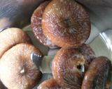 अंजीर रबडी (anjeer rabadi recipe in marathi) रेसिपी स्टेप 2 फोटो 