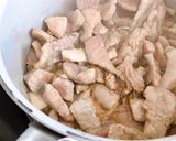 Hình bước làm 2 của món Thịt Nạc Kho Quéo Nước Dừa
