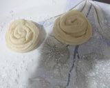 A picture of step 7 of Sweet bun called qatlama.